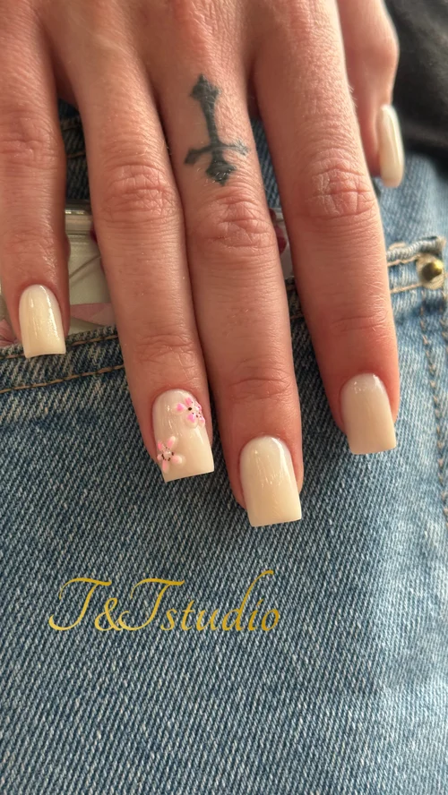 Manicure hybrydowy